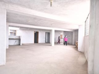 Foto 15 de VENDO AMPLIA CASA DE TRES PISOS PARA TALLER/VIVIENDA/ ALMACEN EN COMAS.