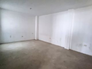 Foto 18 de VENDO AMPLIA CASA DE TRES PISOS PARA TALLER/VIVIENDA/ ALMACEN EN COMAS.