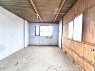 Foto 25 de VENDO AMPLIA CASA DE TRES PISOS PARA TALLER/VIVIENDA/ ALMACEN EN COMAS.