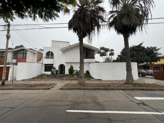 Foto 1 de Vendo Hermosa Casa Remodelada - San Borja