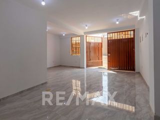 Foto 2 de Alquiler Casa En Estreno 240m2 En San Martin De Porres