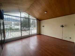 Foto 5 de VENDO CASA COMERCIAL SHYRIS CERCA AL QUICENTRO - HOME REALTORS BY MONICA MIRANDA