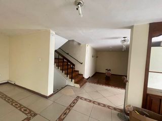 Foto 6 de VENDO CASA COMERCIAL SHYRIS CERCA AL QUICENTRO - HOME REALTORS BY MONICA MIRANDA