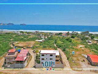 Foto 3 de Venta: Casa de 3 pisos en Puerto Cayo, Ecuador.