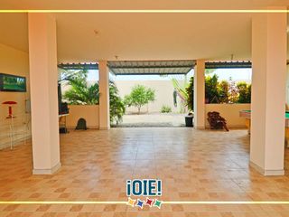 Foto 4 de Venta: Casa de 3 pisos en Puerto Cayo, Ecuador.