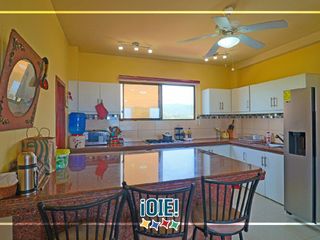 Foto 9 de Venta: Casa de 3 pisos en Puerto Cayo, Ecuador.
