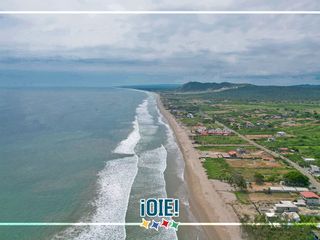 Foto 49 de Venta: Casa de 3 pisos en Puerto Cayo, Ecuador.