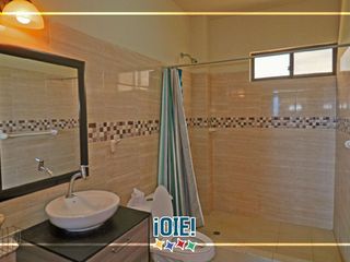 Foto 38 de Venta: Casa de 3 pisos en Puerto Cayo, Ecuador.