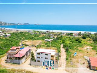 Foto 45 de Venta: Casa de 3 pisos en Puerto Cayo, Ecuador.