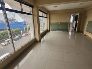 Foto 1 de Alquilo Oficina Altura de Av. Raúl Ferrero