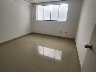 Foto 4 de Alquilo Oficina Altura de Av. Raúl Ferrero