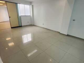 Foto 8 de Alquilo Oficina Altura de Av. Raúl Ferrero
