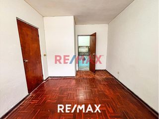 Foto 10 de Amplia Casa De 2 Pisos En Venta | Santa Catalina
