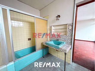 Foto 1 de Amplia Casa De 2 Pisos En Venta | Santa Catalina
