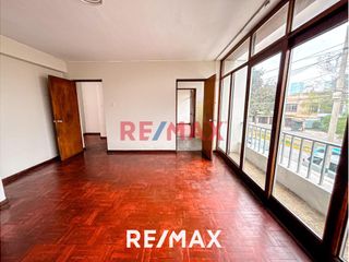 Foto 3 de Amplia Casa De 2 Pisos En Venta | Santa Catalina