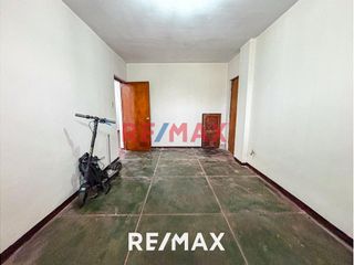 Foto 4 de Amplia Casa De 2 Pisos En Venta | Santa Catalina