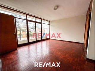 Foto 5 de Amplia Casa De 2 Pisos En Venta | Santa Catalina