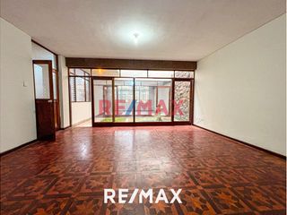 Foto 20 de Amplia Casa De 2 Pisos En Venta | Santa Catalina