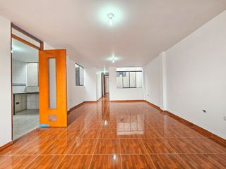 Foto 1 de Amplio Departamento De 4 Habitaciones Cerca A Colegio Juan Pablo Peregrino A Un Paso Del Parque En Smp