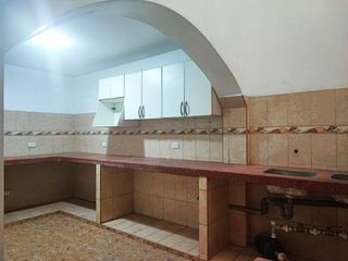 Foto 2 de Venta De Amplio Departamento – En Pleno Corazon Comercial De Lima Norte