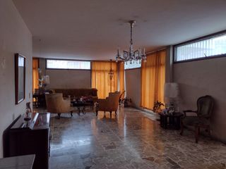 Foto 1 de VENTA CASA COMERCIAL EN URDESA CENTRAL AVENIDA LAS MONJAS
