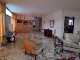 Foto 2 de VENTA CASA COMERCIAL EN URDESA CENTRAL AVENIDA LAS MONJAS
