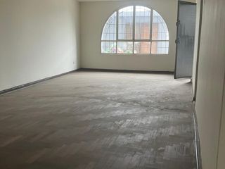 Foto 1 de AMPLIO DEPARTAMENTO 1 er PISO EN SJM FRENTE PANAMERICANA SUR REMATE