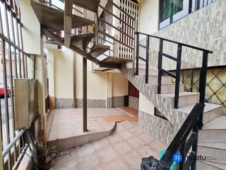 Foto 2 de Casa rentera en venta tres departamentos