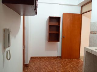 Foto 4 de Venta De Departamento En Urb Daniel Hoyle 4To Piso Con Cochera A Un Paso De La Upn (GAPONTE)