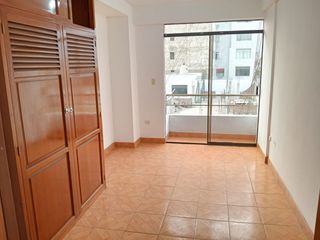 Foto 5 de Venta De Departamento En Urb Daniel Hoyle 4To Piso Con Cochera A Un Paso De La Upn (GAPONTE)