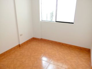 Foto 8 de Venta De Departamento En Urb Daniel Hoyle 4To Piso Con Cochera A Un Paso De La Upn (GAPONTE)