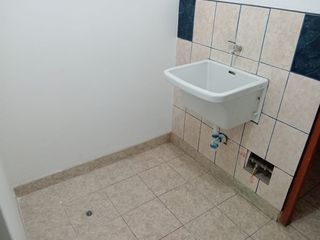 Foto 11 de Venta De Departamento En Urb Daniel Hoyle 4To Piso Con Cochera A Un Paso De La Upn (GAPONTE)