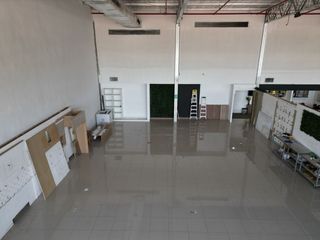 Foto 8 de Local comercial en  alquiler , Av principal León Febres-Cordero Ribadeneyra galpón