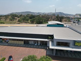 Foto 13 de Local comercial en  alquiler , Av principal León Febres-Cordero Ribadeneyra galpón