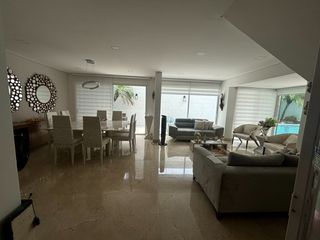 Foto 9 de ¡Descubre esta obra maestra arquitectónica! Venta casa dúplex en Villa Santos