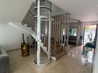 Foto 6 de ¡Descubre esta obra maestra arquitectónica! Venta casa dúplex en Villa Santos