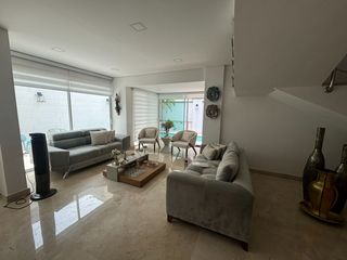 Foto 7 de ¡Descubre esta obra maestra arquitectónica! Venta casa dúplex en Villa Santos