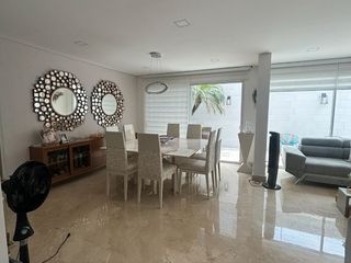 Foto 8 de ¡Descubre esta obra maestra arquitectónica! Venta casa dúplex en Villa Santos