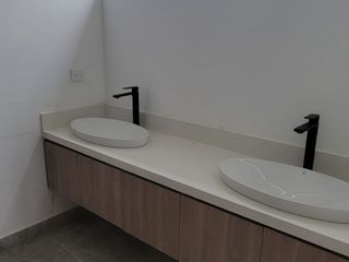 Foto 40 de En venta lujosa y moderna casa de estreno en Ciudad Celeste, via a Samborondon