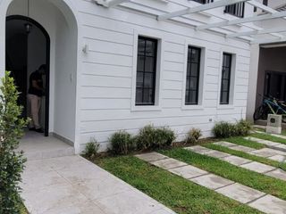 Foto 1 de En venta lujosa y moderna casa de estreno en Ciudad Celeste, via a Samborondon