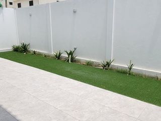 Foto 15 de En venta lujosa y moderna casa de estreno en Ciudad Celeste, via a Samborondon