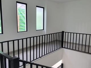 Foto 16 de En venta lujosa y moderna casa de estreno en Ciudad Celeste, via a Samborondon