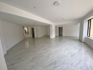 Foto 3 de Alquiler de Local comercial,  Sector el Batan de 235 Metros, Av 6 de diciembre