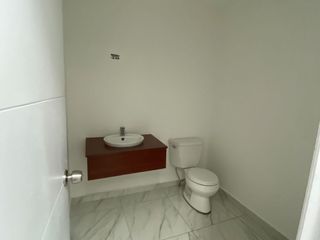 Foto 6 de Alquiler de Local comercial,  Sector el Batan de 235 Metros, Av 6 de diciembre