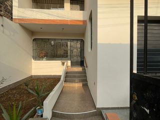 Foto 1 de VENTA DE CASA CON LOCAL COMERCIAL – TRES PISOS- CARABAYLLO