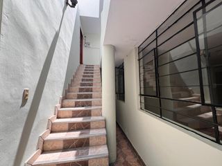 Foto 3 de Venta  Casa Remodelada Frente a Parque en el Distrito de Los Olivos, Lima