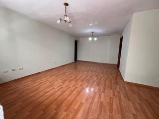 Foto 5 de Venta  Casa Remodelada Frente a Parque en el Distrito de Los Olivos, Lima