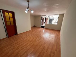 Foto 6 de Venta  Casa Remodelada Frente a Parque en el Distrito de Los Olivos, Lima