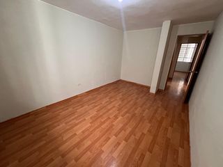 Foto 8 de Venta  Casa Remodelada Frente a Parque en el Distrito de Los Olivos, Lima