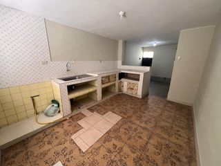 Foto 18 de Venta  Casa Remodelada Frente a Parque en el Distrito de Los Olivos, Lima